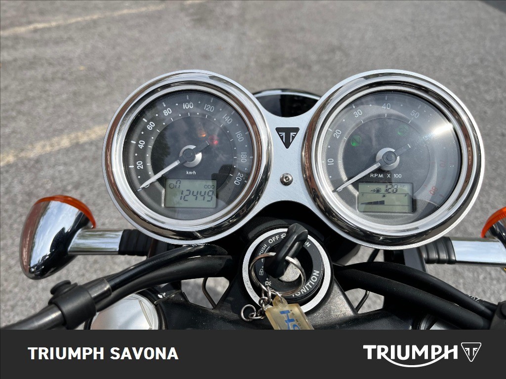 TRIUMPH Bonneville 900 T100 