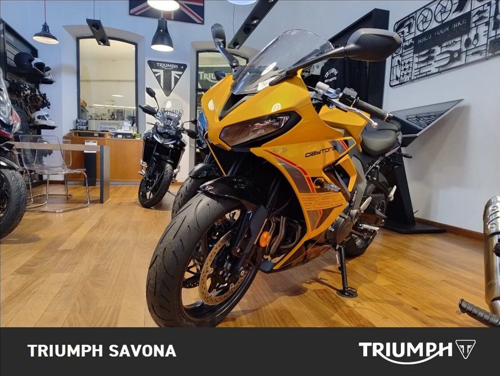 TRIUMPH Daytona 660 Cosmic Yellow / Sapphire Black Abs