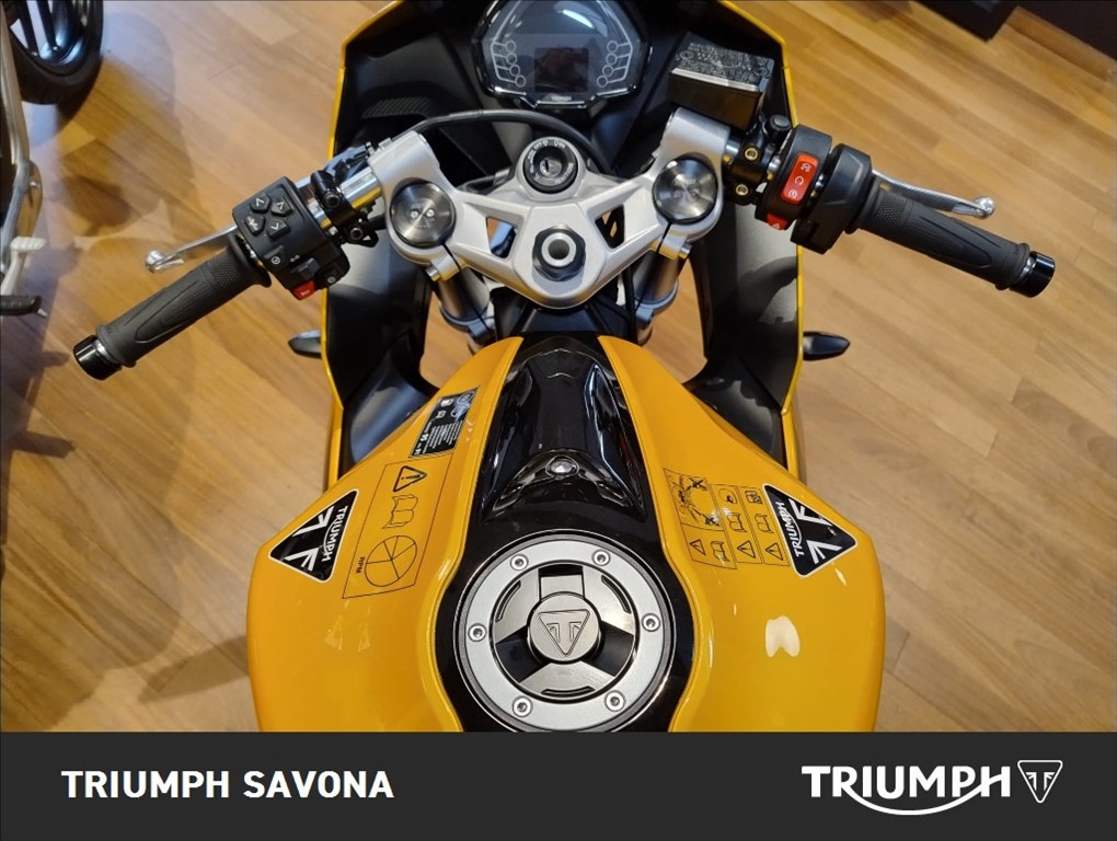 TRIUMPH Daytona 660 Cosmic Yellow / Sapphire Black Abs